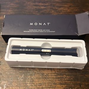 Monat New camera ready Heated lash curler eyelash